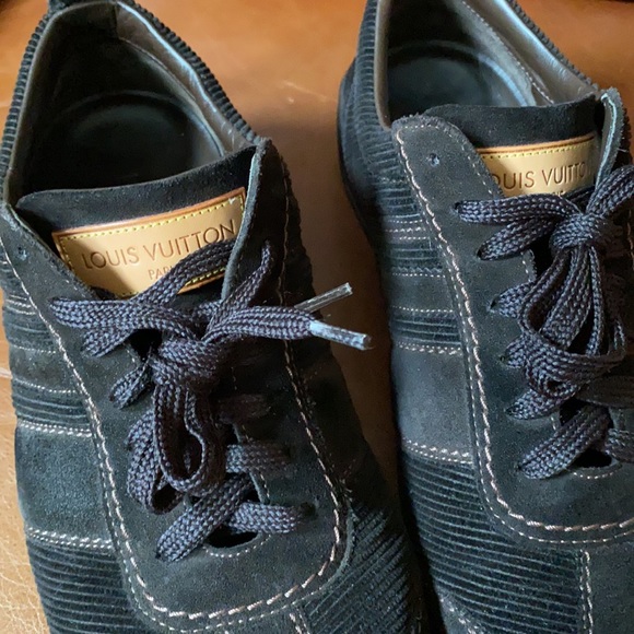 LOUIS VUITTON SNEAKERS - Picture 1 of 10